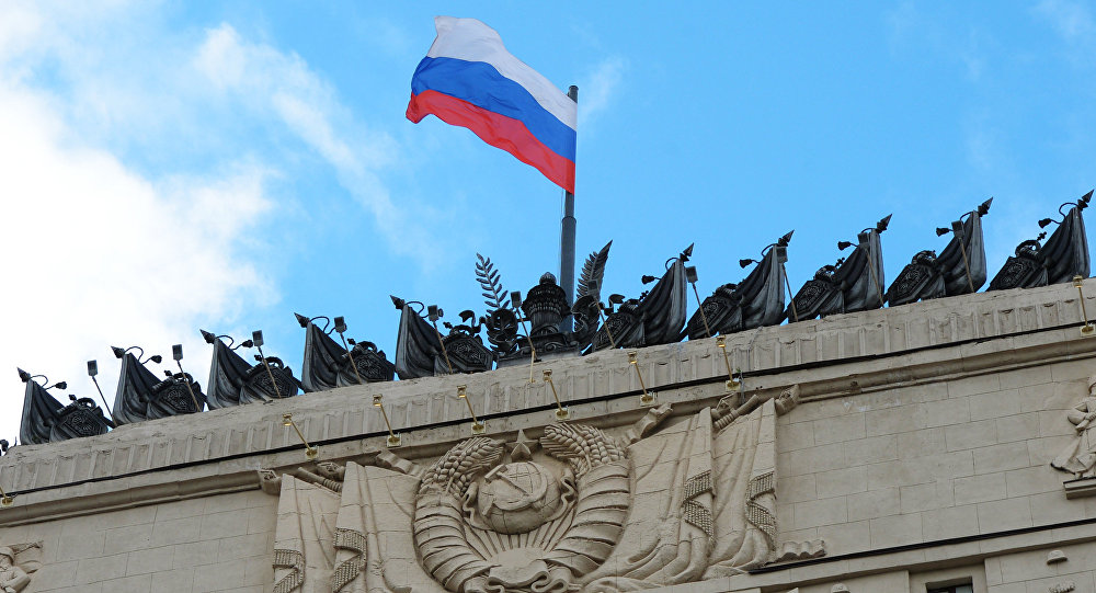 العلم الروسي على مبنى وزارة الدفاع الروسية